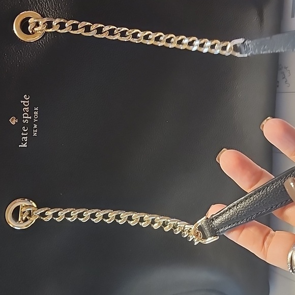 Kate spade tote. Adding Free Wallet With Purchase - Picture 3 of 9